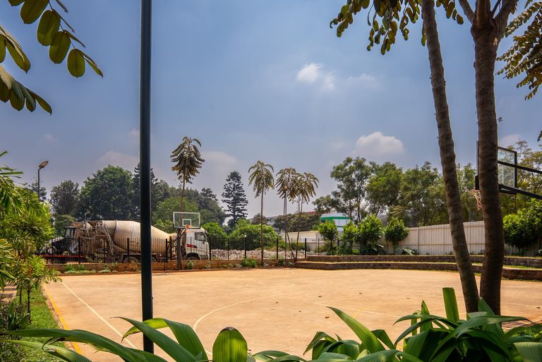 outdoor sports court with a basketball hoop, Garden City