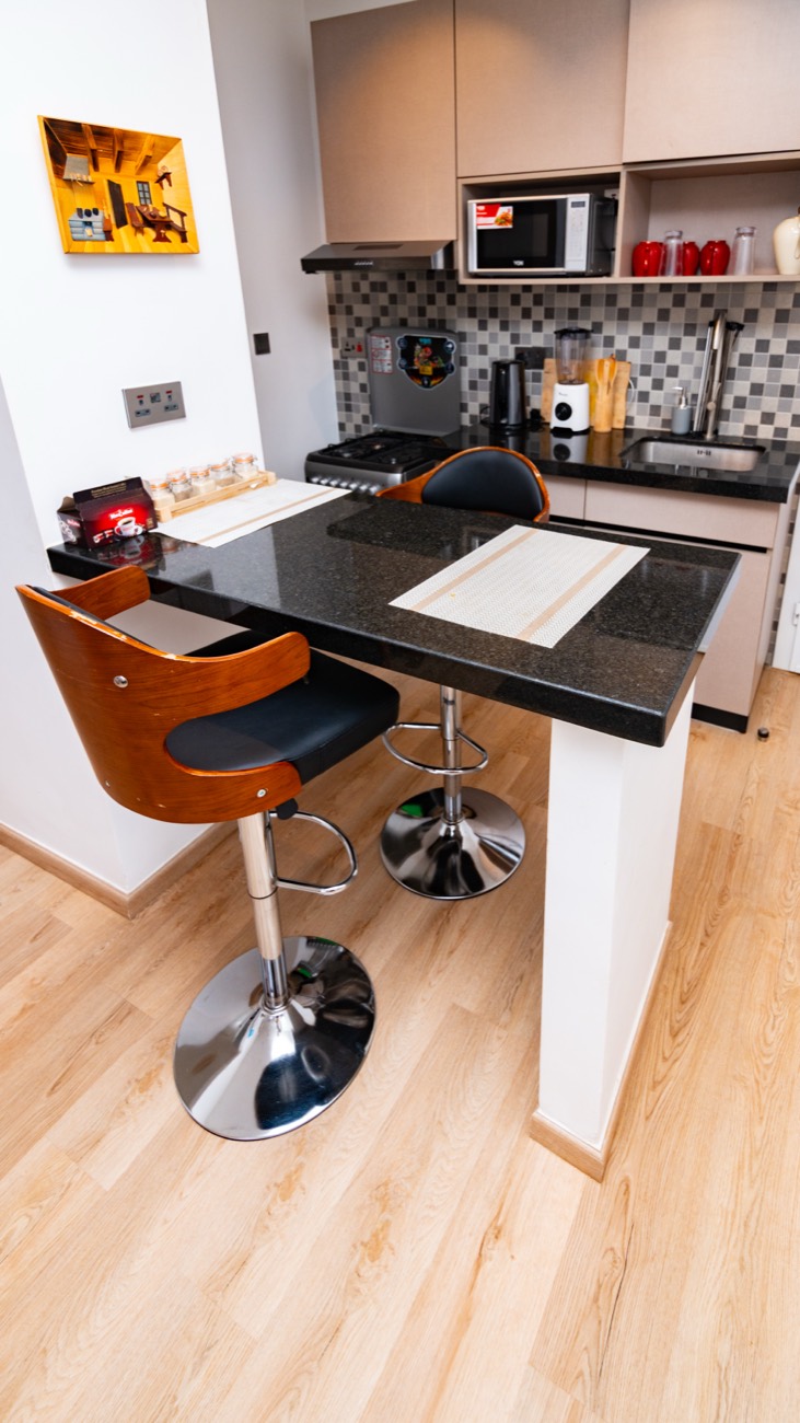 Fully equipped kitchen with breakfast bar, Tatu City